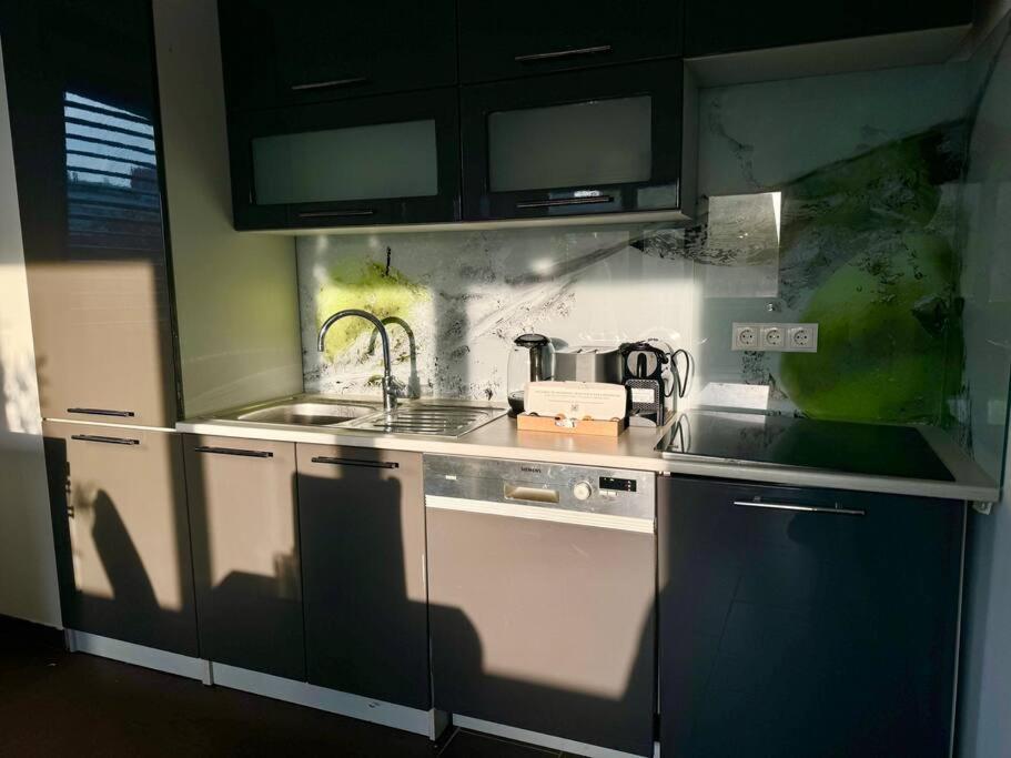 Apartment 130 M2 4 Bedroom With Balcony & Free Parking *