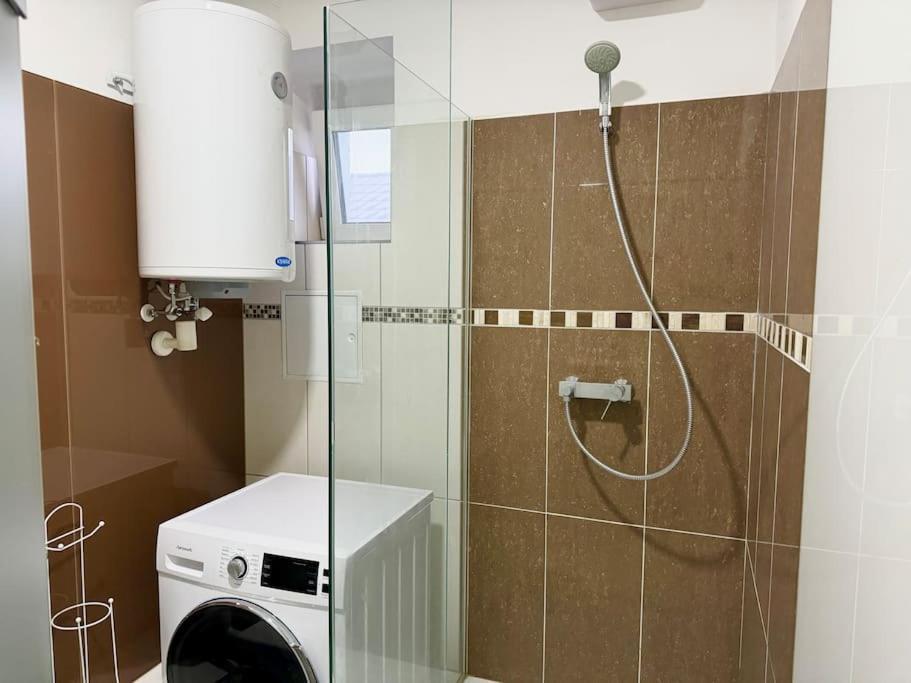 130 M2 4 Bedroom With Balcony & Free Parking * Wien