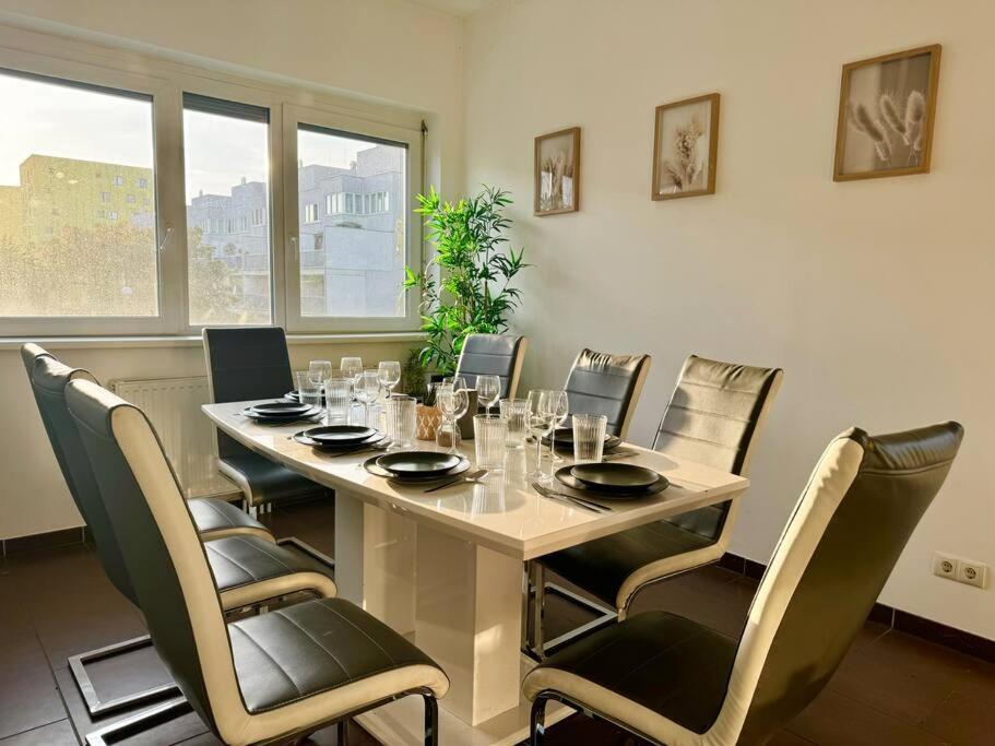 130 M2 4 Bedroom With Balcony & Free Parking * Wien